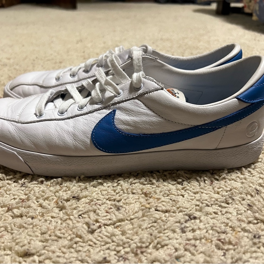 Nike Men's White and Blue Sneakers